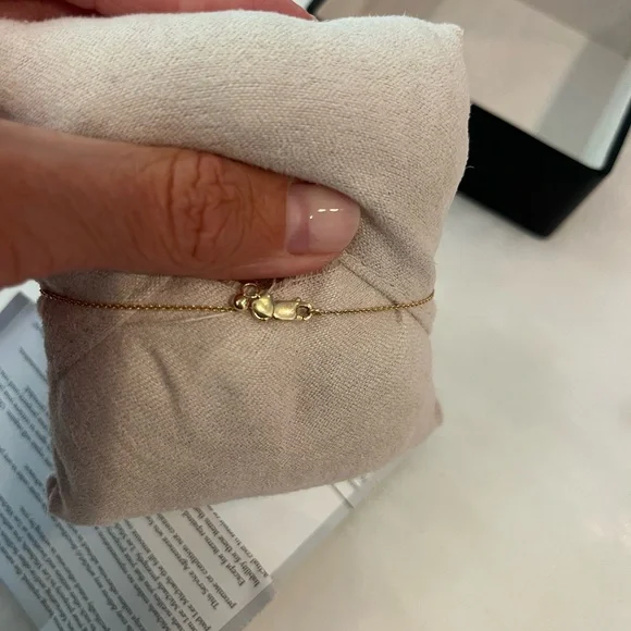 Elegant Gold Bracelet with diamonds